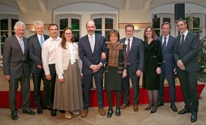 Geschäftsführung und Jubilare an der Weihnachtsfeier