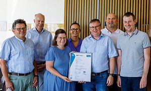 Sieben Mitbarteiter aus verschiedenen Bereichen mit der ISO27001 Zertifizierung