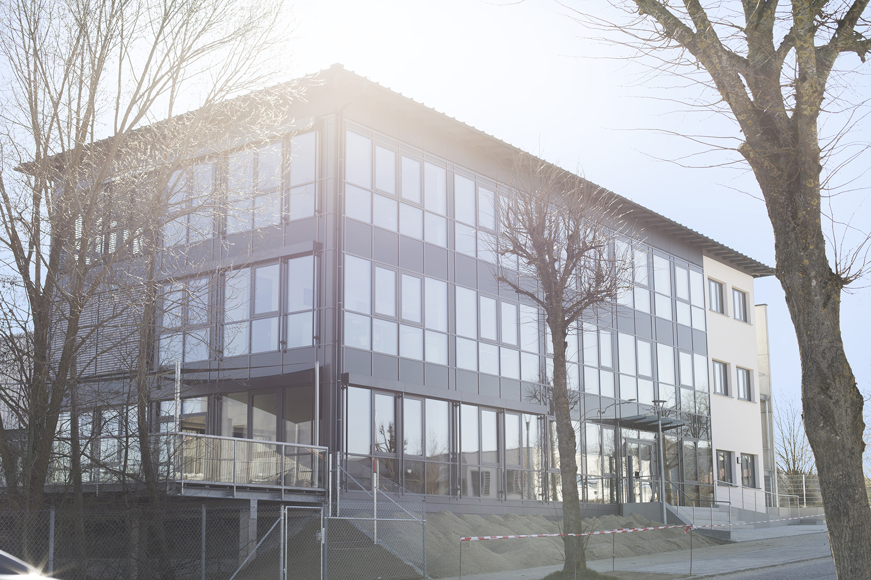 Bezug des neuen Verwaltungsgebäudes mit integriertem Besucherzentrum Anfang April 2021.